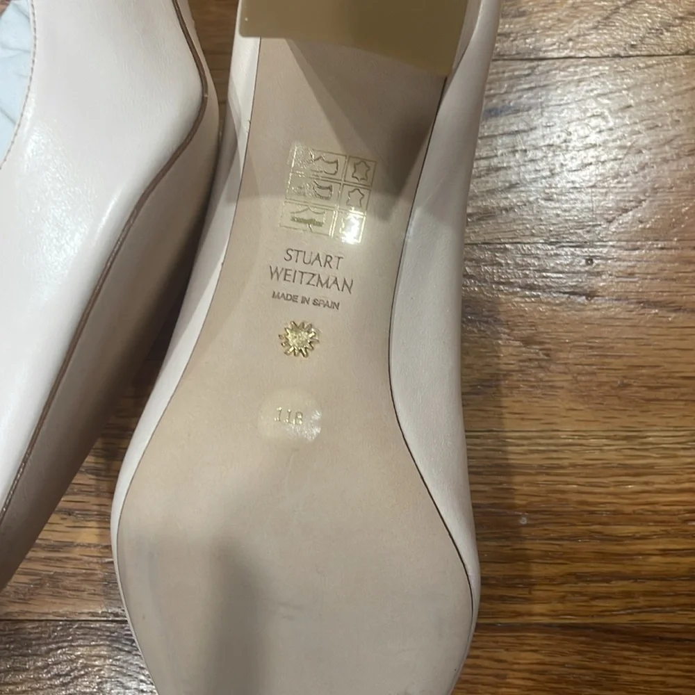 Stuart Weitzman - Picture 4 of 6